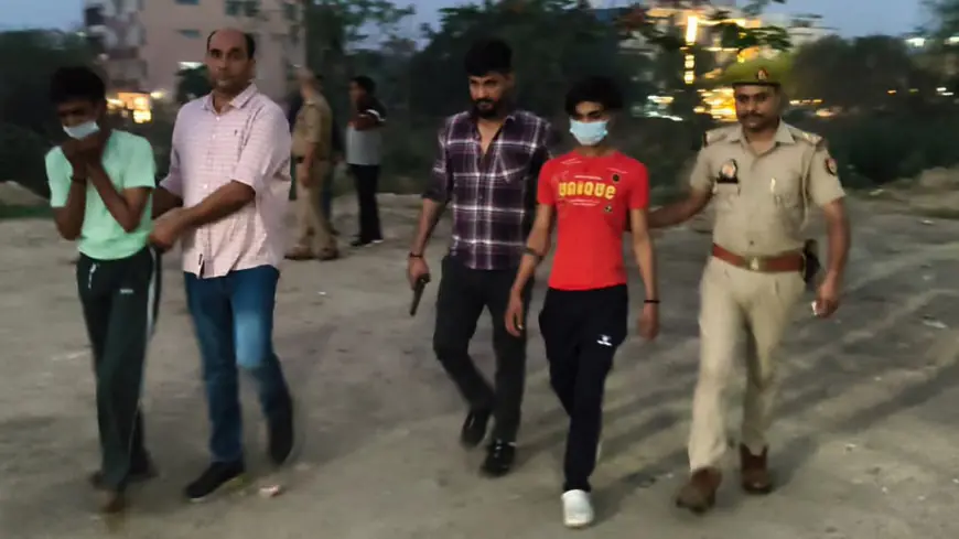 Greater Noida News : पुलिस मुठभेड़ में तीन बदमाश गिरफ्तार, एक के पैर में लगी गोली