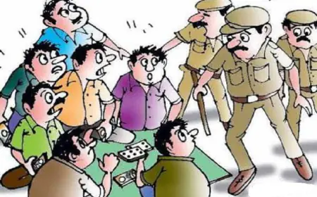 Greater Noida News : सार्वजनिक स्थान पर जुआ खेल रहे चार गिरफ्तार