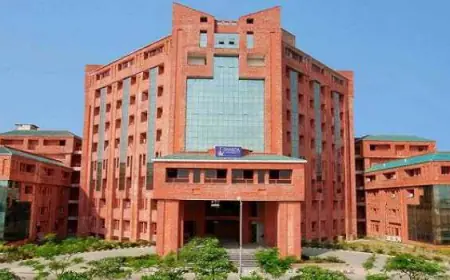 Greater Noida News : प्रोफेसरों और डीन  के उत्पीड़न के चलते मेडिकल की छात्रा ने की आत्महत्या, मुकदमा दर्ज,दो प्रोफेसर हिरासत में