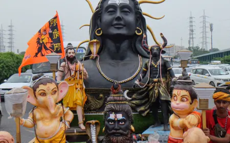 Noida News : कांवड़ियों और मनमोहक झांकियों से शहर हुआ शिवमय