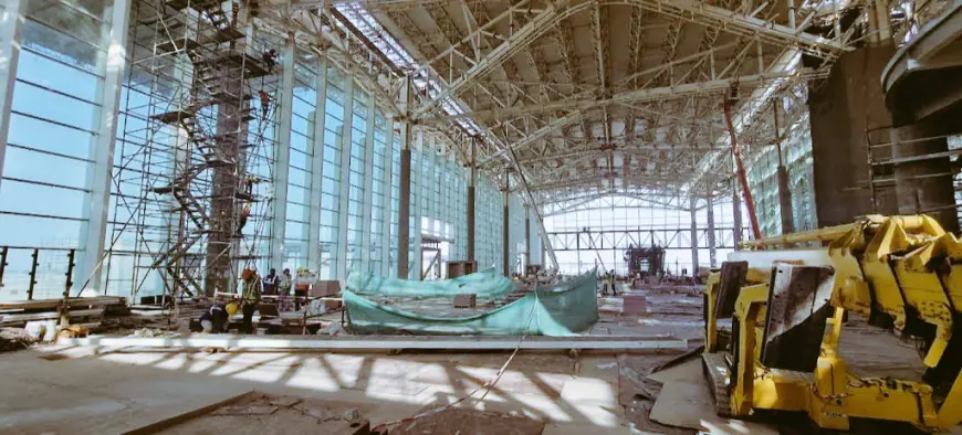 Jewar Airport News : जेवर एयरपोर्ट के 4 किलोमीटर दायरे में 6 मंजिल तक ही बना सकेंगे बिल्डिंग, मोबाइल फोन के टावर पर भी रोक
