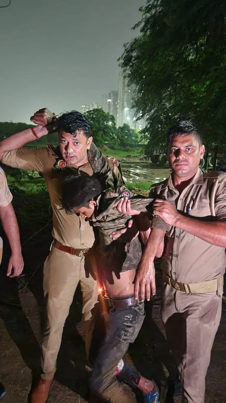 Noida News : मीडिया कर्मी के ऊपर जानलेवा हमला करने का आरोपी मुठभेड़ के दौरान गिरफ्तार, पैर में लगी गोली