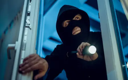 Greater Noida News : सिक्योरिटी गार्ड ने अपने साथियों संग मिलकर कंपनी से किया लाखों का सामान चोरी