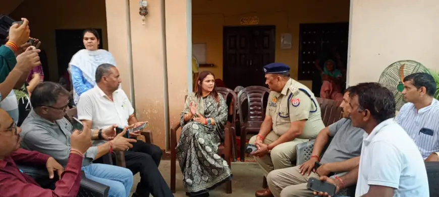 Greater Noida News : उप्र. राज्य महिला आयोग की सदस्य ने निक्की के परिजनों से की मुलाकात, कहा दोषियों के विरुद्ध होगी कड़ी कार्रवाई