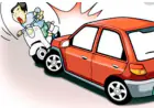 Greater Noida News : अनियंत्रित कार स्कूटी से टकराई, स्कूली बच्चे घायल