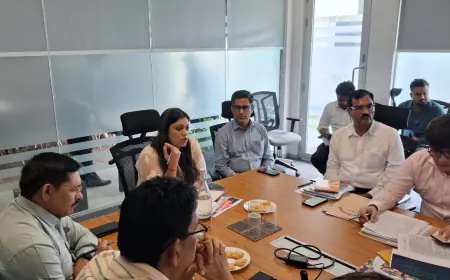 Noida International Airport News : एयरपोर्ट के निकट लेज़र उत्सर्जन एवं ड्रोन गतिविधियों पर पूर्ण प्रतिबंध लगाया जाए: डीएम