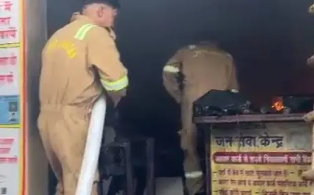 Greater Noida News : जनसुविधा केंद्र मे लगी आग