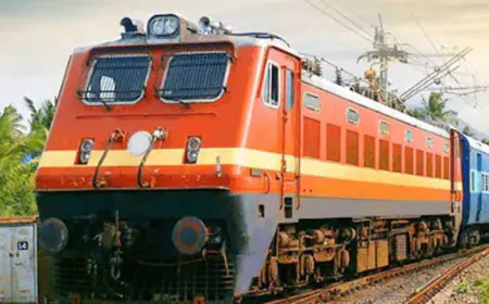 Dadri News : पैसेंजर ट्रेन के महिला कोच मे यात्रा करते तीन गिरफ्तार