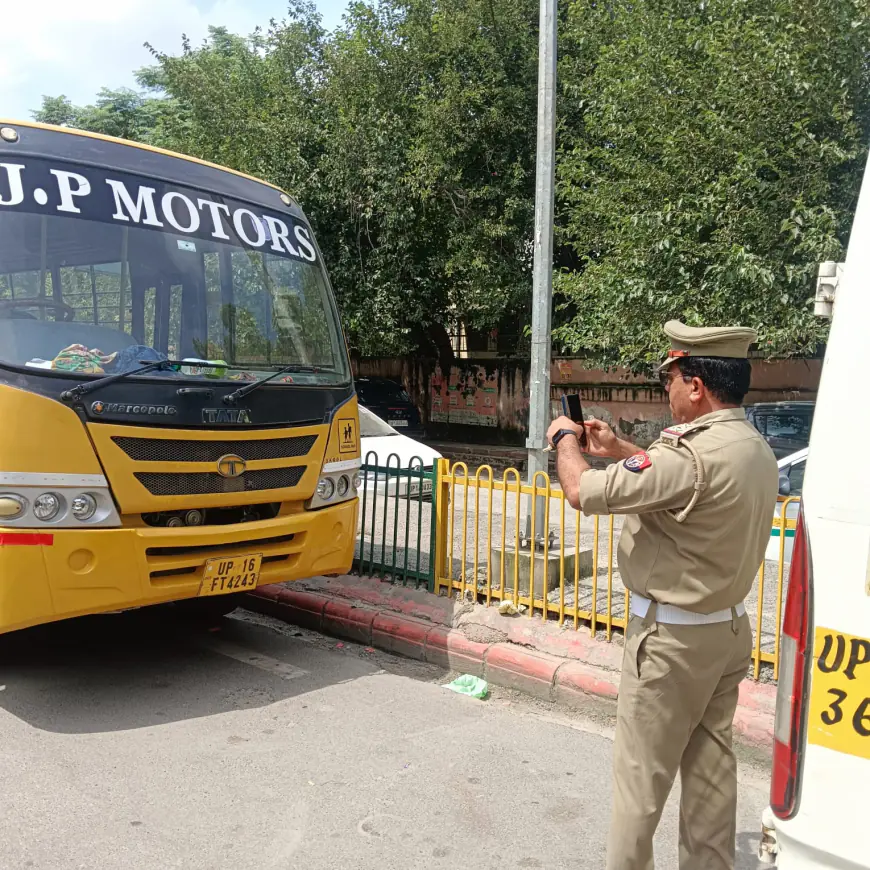 Noida News : विपरीत दिशा से वाहन चलाने वालों पर नोएडा पुलिस ने कसी लगाम, 8 माह में एक लाख 48 हजार का हुआ चालान