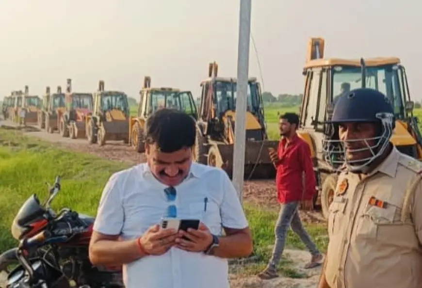Greater Noida News : यमुना विकास प्राधिकरण के अधिसूचित क्षेत्र में अवैध निर्माण पर चला बुलडोजर, करोड़ो की जमीन मुक्त