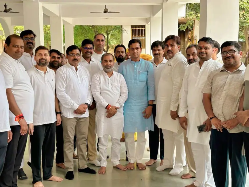 Greater Noida News : प्रधानमंत्री के जन्मोत्सव पर ग्रेटर नोएडा मण्डल ने चलाया स्वच्छता अभियान | स्वच्छ भारत मिशन प्रधानमंत्री की दूरदर्शिता और जनसहभागिता का प्रतीक : बृजेश कुमार सिंह