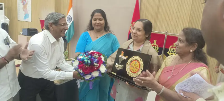 Noida News : चार करोड रुपए की फिरौती के लिए अगवा किए गए पत्थर व्यापारी के बेटे की बरामदगी के बाद परिजनों ने पुलिस आयुक्त व टीम को किया सम्मानित