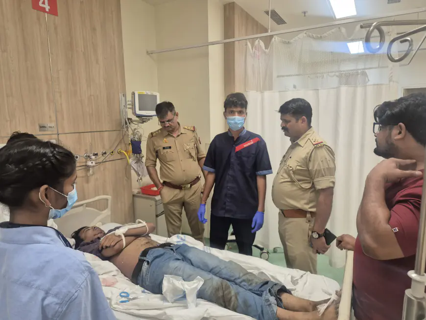 Greater Noida News : भीषण सड़क हादसे में बीटेक के तीन छात्रों की हुई मौत