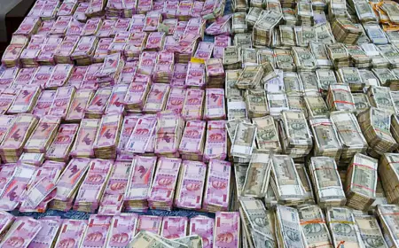 Ghaziabad News : पौने तीन करोड़ की पुरानी करेंसी मिलने के बाद पुलिस की छापेमारी जारी, सरगना गिरफ्त सा दूर