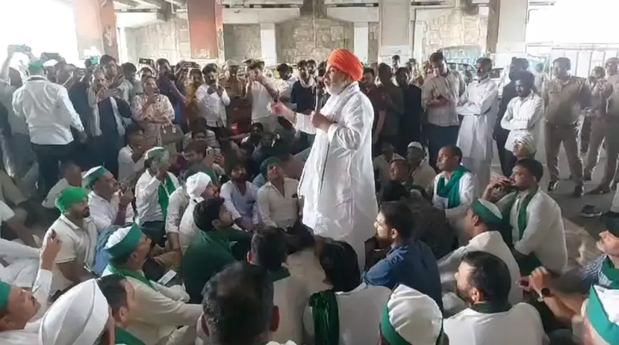 Ghaziabad News : तानाशाही से निपटने के लिए किसानों में एकजुटता और आंदोलन जरूरी :राकेश टिकैत