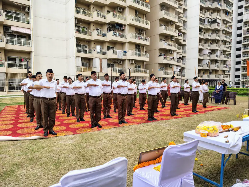 Noida News : राष्ट्रीय स्वयंसेवक संघ के शताब्दी वर्ष के अवसर पर नोएडा में 35 स्थानों पर आयोजित हुआ पथ संचलन