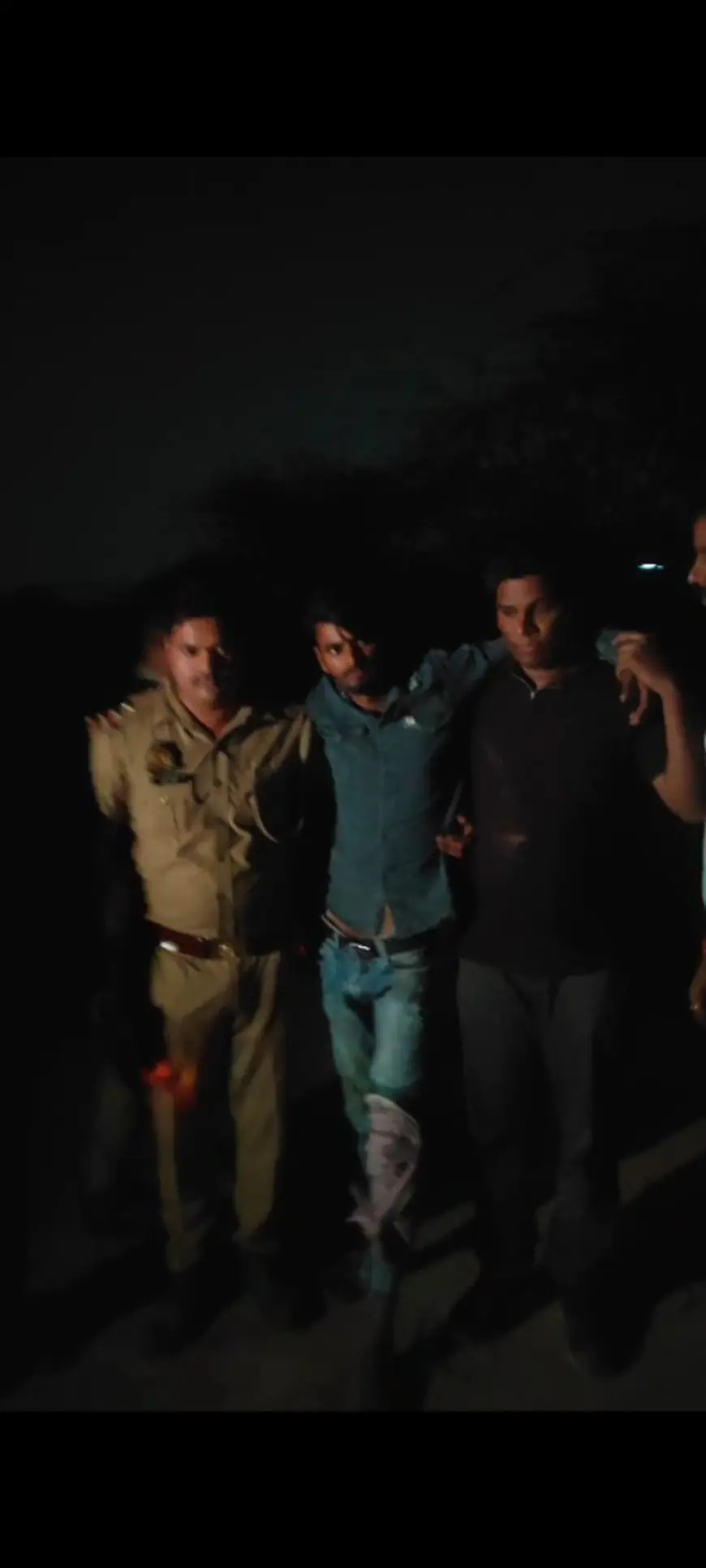 Greater Noida News : पुलिस मुठभेड़ के दौरान शातिर गोकश गिरफ्तार, पैर में लगी गोली