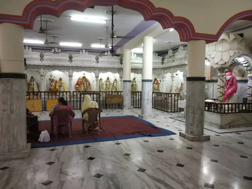 Noida News : शिव दुर्गा मंदिर में धावा बोलकर लाखों रुपए कीमत के चांदी के छत्रप आदि चोरी, लोगो में आक्रोश