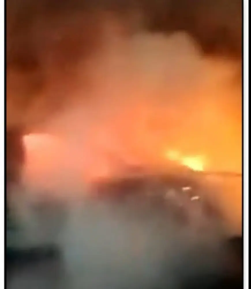 Noida News : चलती कार में लगी आग, चालक ने कूदकर बचाई जान