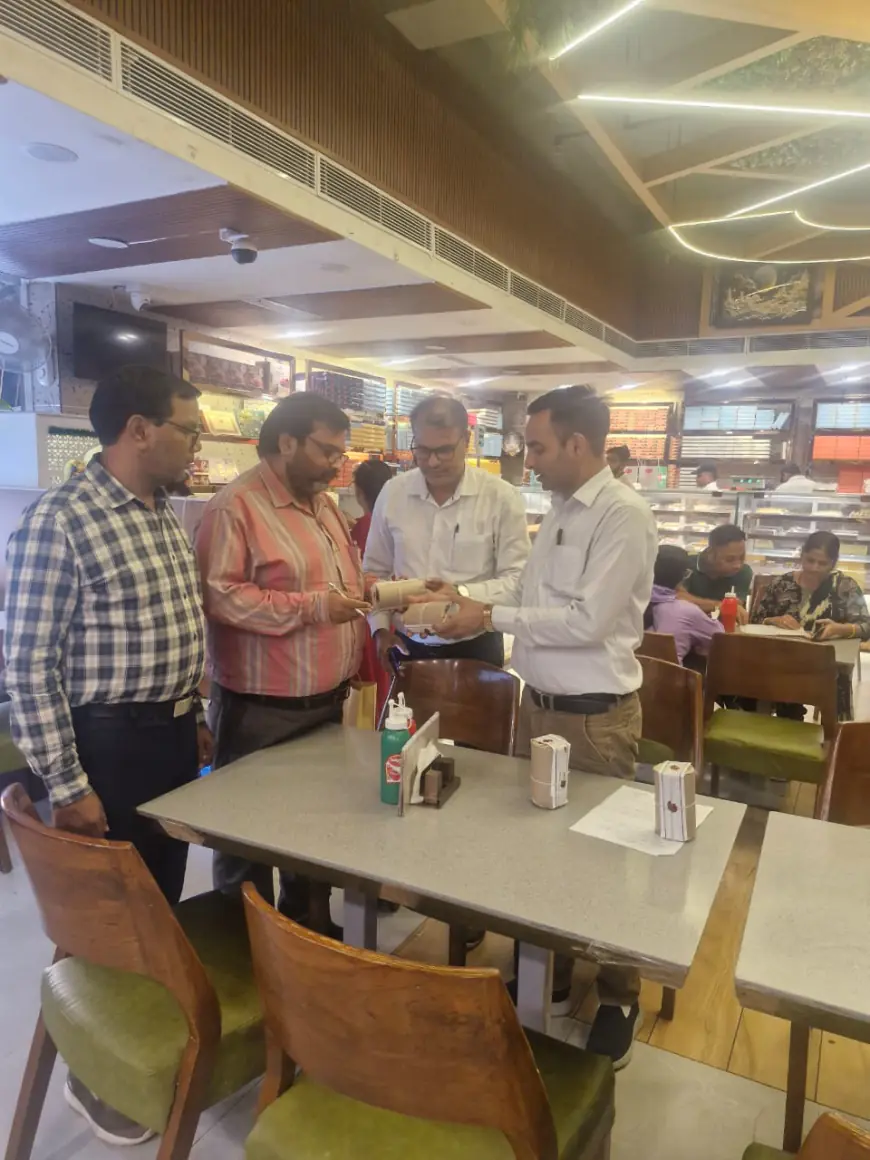 Greater Noida News : मिलावट खोरो के खिलाफ खाद्य सुरक्षा एवं औषधि प्रशासन की कार्रवाई जारी, 10 नमूने जांच के लिए भेजा लैब