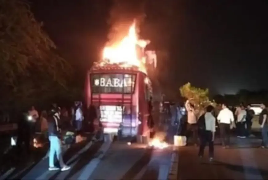 Greater Noida News : लुधियाना से आगरा जा रही वोल्वो बस की छत पर लगी आग, बाल बाल बच्चे 50 यात्री