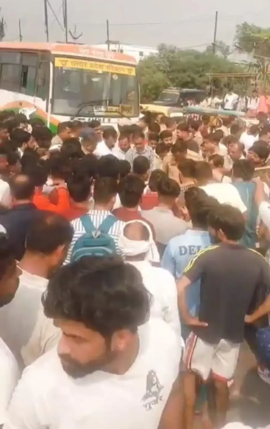 Greater Noida News : नाली के पानी के निकासी को लेकर ताबड़तोड़ चली गोलियां, दो की मौत, एक घायल, परिजनों ने नेशनल हाईवे जामकर किया हंगामा