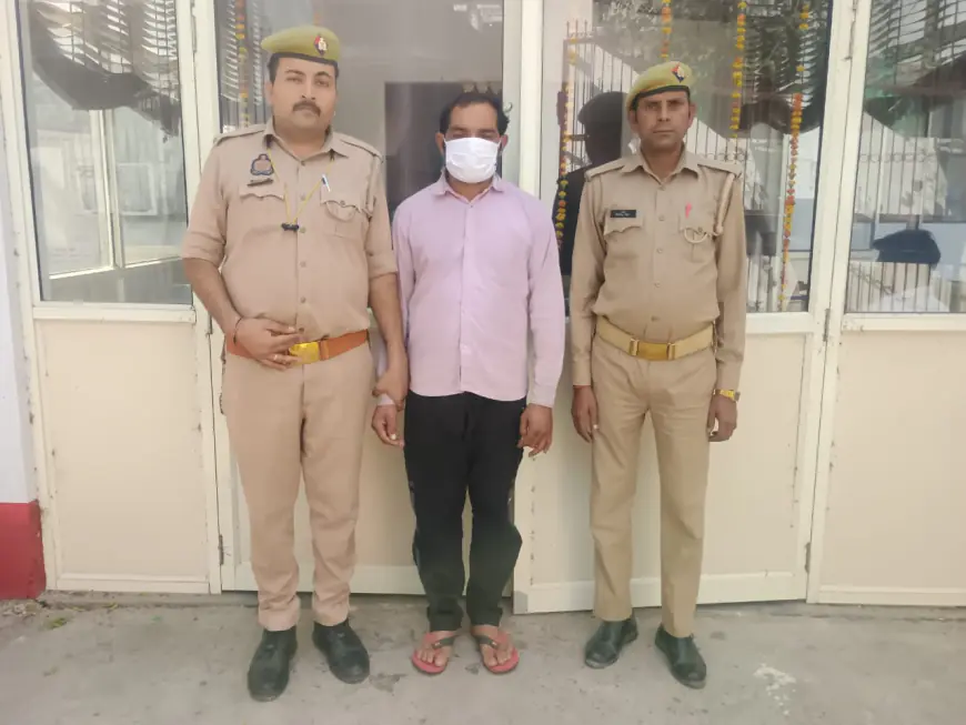 Noida News : रिटायर्ड फौजी की हत्या के मामले में वांछित दो भतीजे गिरफ्तार, पटाखा जलाने के विवाद में हुई थी घटना