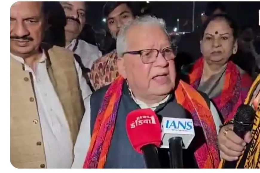 Noida News : छठ व्रतियों ने डूबते सूर्य को दिया अर्घ्य