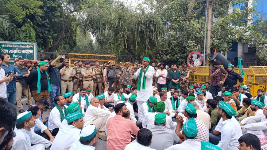 Noida News : नोएडा प्राधिकरण पर भाकियू मंच ने किया प्रदर्शन, सुरक्षा के रहे कड़े इंतजाम