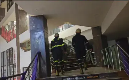 Noida News : शॉप्रिक्स मॉल में लगी आग, दमकल की चार गाड़ियों में पाया काबू