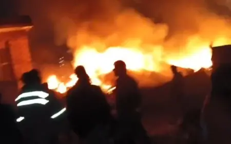 Noida News : कूड़े के ढेर में लगी आग,  तीन झुग्गियां जलकर हुई खाक