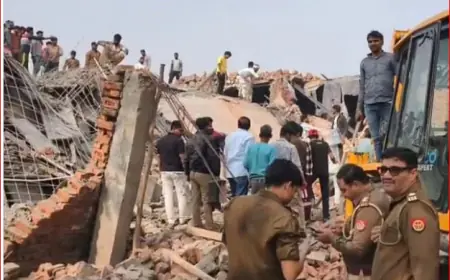 Greater Noida News : निर्माणाधीन मकान की छत के मलबे के नीचे दबे चार मजदूरों की मौत, मकान मालिक के खिलाफ गैर इरादतन हत्या का मुकदमा दर्ज