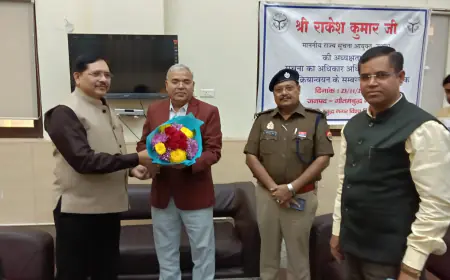 Greater Noida News : राज्य सूचना आयुक्त की अध्यक्षता में हुई आरटीआई प्रकरणों की समीक्षा बैठक, अधिकारियों को दिए निर्देश