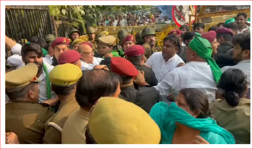 Noida News  :नोएडा में किसानों ने गेट तोड़कर प्राधिकरण दफ्तर में घुसने का किया प्रयास, पुलिस से झड़प