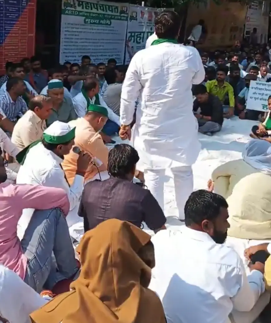 Noida News : विभिन्न मांगों को लेकर ऑटो यूनियन और किसान यूनियन लोक शक्ति ने एआरटीओ ऑफिस पर किया प्रदर्शन