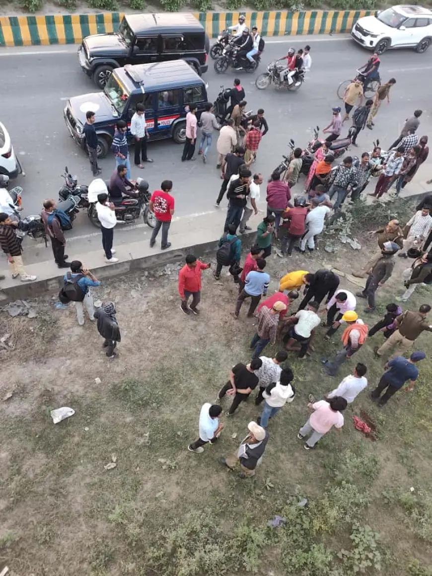Noida News : काली मां की मूर्ति विसर्जित करके घर लौट रहे लोगों से भरा अनियंत्रित पिकअप  पुल से नीचे गिरा, 18 घायल, तीन की मौत