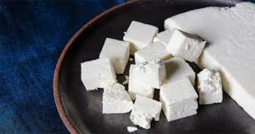 Noida News : खाद्य सुरक्षा विभाग की टीम ने पनीर की दुकान पर मारा छापा