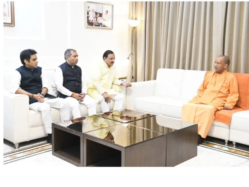 Noida News : सांसद के घर पहुंचकर  मुख्यमंत्री ने शोक संतप्त परिवार को दी शांत्वना