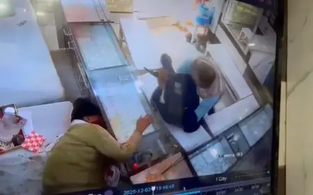 Update Ghaziabad News : चाकू से गोदकर सर्राफा व्यापारी की हत्या, भीड़ ने आरोपी को पड़कर पीटा