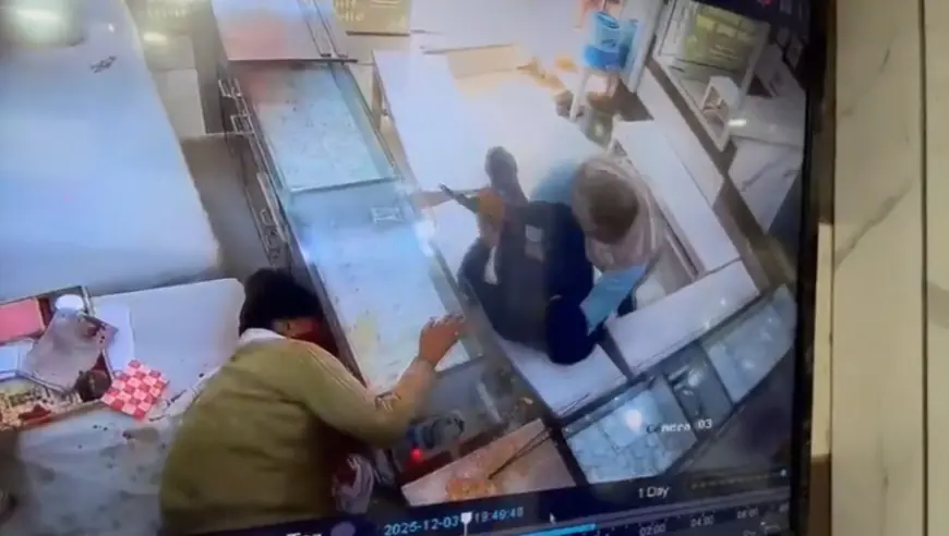 Ghaziabad News : चाकू से गोदकर सर्राफा व्यापारी की हत्या, भीड़ ने आरोपी को पड़कर पीटा