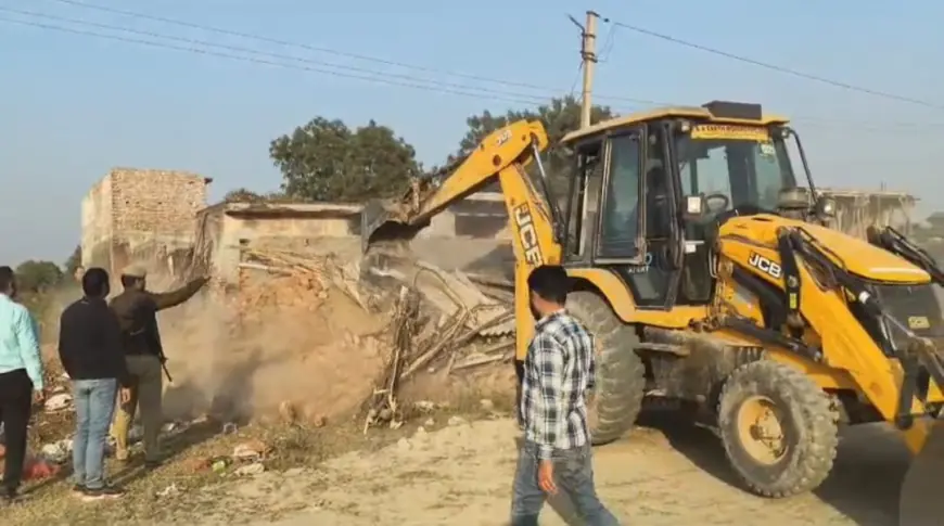 Greater Noida News : यमुना विकास प्राधिकार ने करोड़ों की जमीन को अवैध कब्जे से मुक्त करवाया