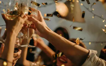 Noida News : नव वर्ष के स्वागत में नोएडा वासी गटक गए 22 करोड़ की शराब