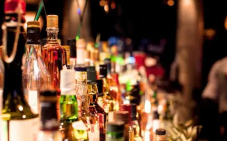 Noida News : होली के अवसर पर 42 करोड़ की शराब गटक गए नोएडा वासी