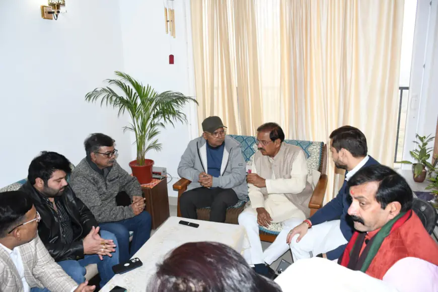 Noida News : सांसद महेश शर्मा सॉफ्टवेयर इंजीनियर के परिजनों से मिले