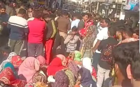 Greater Noida News : ट्रैक्टर की चपेट में आकर युवक की मौत, परिजनों ने जमकर किया हंगामा