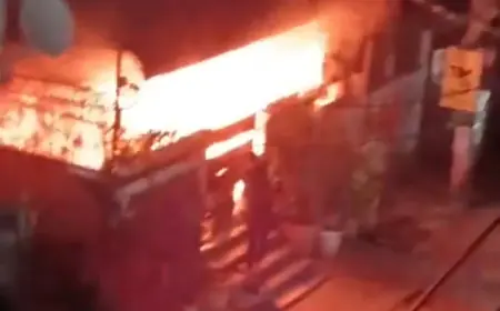 Ghaziabad News : भाजपा नेता के घर में लगी आग, पेट्रोलियम पदार्थ फेंककर आग लगाने का आरोप