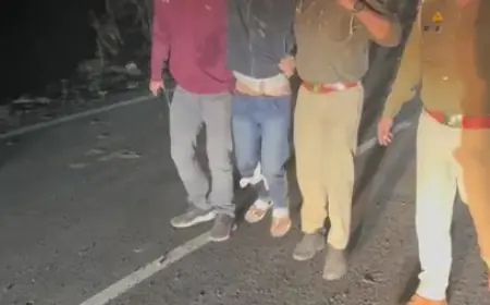 Greater Noida News : मुठभेड़ के दौरान दो शातिर गोकश गिरफ्तार, एक के पैर में लगी गोली