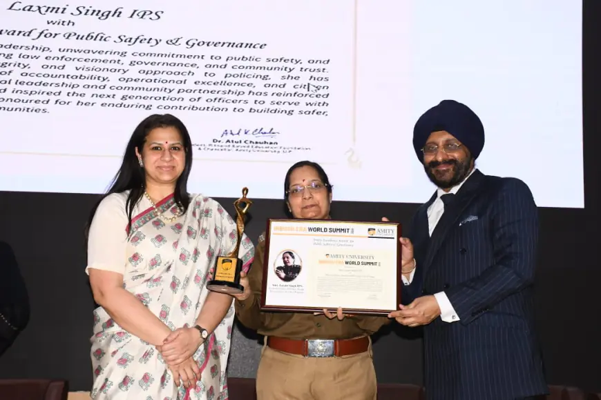 Noida News : नोएडा में पुलिस कमिश्नर लक्ष्मी सिंह को एमिटी एक्सलेंस अवार्ड से किया सम्मानित