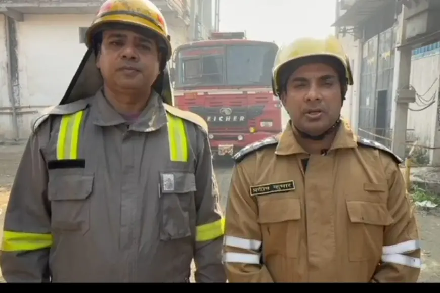 Greater Noida News : गत्ते का बॉक्स बनाने वाली कंपनी में लगी भयंकर आग
