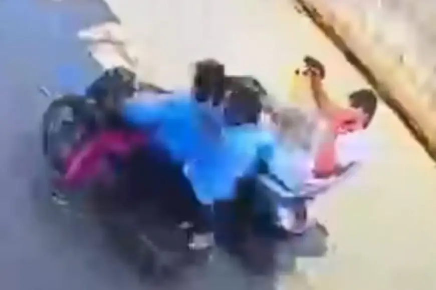 Greater Noida News : बाइक सवार बदमाशों ने घर के बाहर की फायरिंग सोशल मीडिया पर वीडियो वायरल